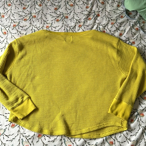 GAP Sweats- Yellow Sweater - Picture 3 of 4